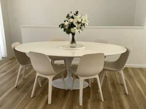 Oval mid century ikea table and chairs