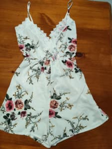 Brand New With Tags Ladies Playsuit Size M(would say suit size S-M)$10