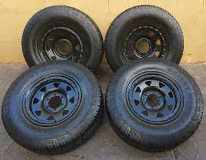 4 x 17 Inch Beadlock Rims & Achilles Desert Hawk A/T Tyres