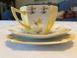 Vintage Shelley Queen Anne shape charm pattern trio in yellow
