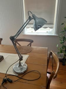 Desk lamp with extension arm