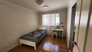 🌼Large, bright and airy room available for FEMALE 🌼 