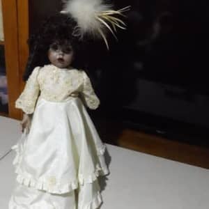 LOVELY COLLECTORS ELEGANT LADY DOLL FAIR REASONABLE OFFERS.