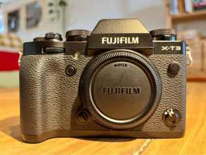 Fujifilm XT-3 Mirrorless Camera Body Extras As New Condition