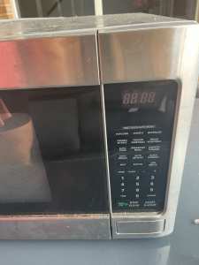 Microwave LG- great condition, no longer needed
