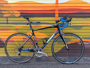 Giant Defy Road Bike. M/L, full Shimano 105 10 speed, vg condition