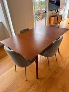 Beautiful West Elm Extendable Dining Table with 4 Chairs