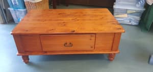 Timber coffee table, excellent condition.