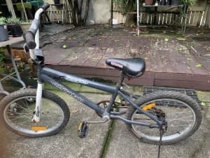 Kids bicycle with bike stand