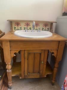 Colonial Style Bathroom Cabinet, Basin & Mirror