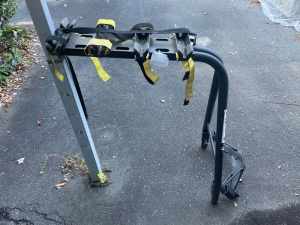 Bike rack for 4 bikes attaches to towbar