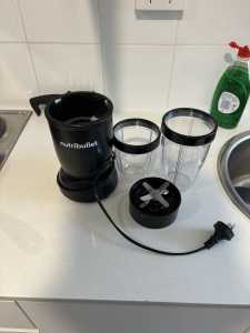 Nutribullet with blade and 2 cups