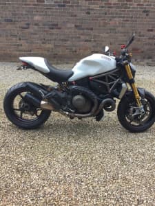 Motorcycle Ducati monster 1200S