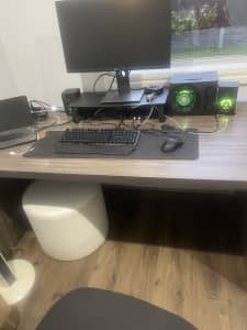 Premium custom built study / office desk, lage size negotiable price