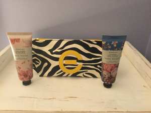 ELIZABETH GRANT 2 PAMPERING HAND CREAMS WITH COSMETICS POUCH.