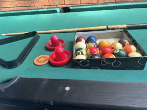 7 ft pool table (free delivery)