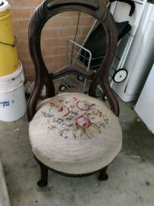 Spring base with tapestry seat
In very good con
$50

pick up from Dura