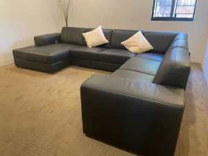 U Shaped 7-Seater Leather Sofa with Chaise, lightly used top condition