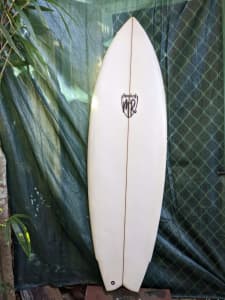 Lost Surfboards / California Twin 55 x 19 3/4 x 2 5/16 27Lt 
