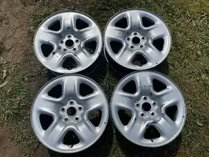 4xOriginal Toyota hilux 2WD steel wheels 17x6.5”
