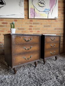 FRENCH PROVINCIAL - VINTAGE LOUIS XV STYLE TIMBER BEDSIDE DRAWERS