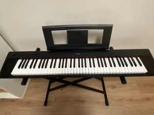 Yamaha Piaggero NP-32B Keyboard