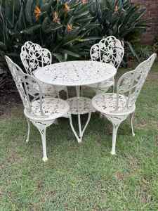 Outdoor Metal Table and Chairs - Outdoor Setting - Parramatta Pick up