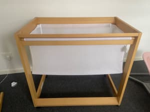 Bassinet with wheels