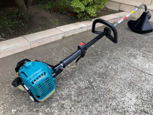 Whipper snipper bush trimmer makita rst210 , Japan 2 stroke petrol 