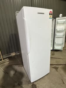 E450R Fisher & Paykel White Upright Fridge FREE DELIVERY WARRANTY