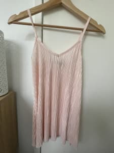 New shimmer pink singlet top in size 6
