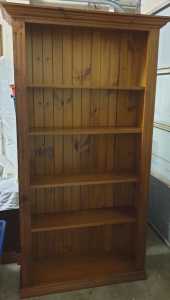 TALL KNOTTS PINE SETLEAF STAINED BOOKCASE
