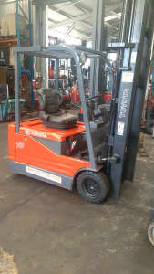 Toyota 1.8 ton container entry electric forklift 4.3m mast solid tyres