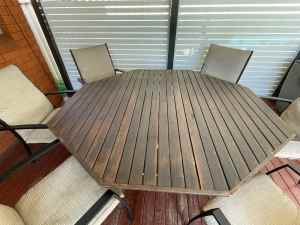 Big garden table and 6 chairs