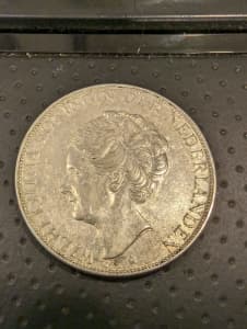 1933 NETHERLANDS 2 1/2 GULDEN Silver Crown $40