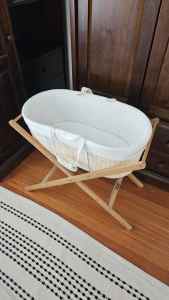 Baby Moses basket with stand bornwithstyle