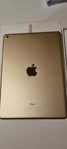 Ipad 5th Gen, great conditions 32G Rose gold