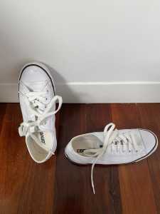 Womens Low Cut Leather White Converse Shoes - Size 5