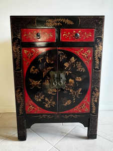 Excellent quality Chinese hand-painted lacquerware wooden cabinet