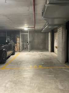 Sydney: Secure, underground, parking - Pyrmont
