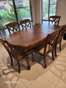 Dining room Table with Chairs
