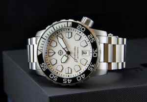 NEW HELM Khuraburi Titanium Watch 06AR4 Box Set
