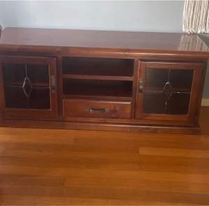 TIMBER TV CABINET $80 ONO