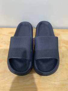 Cloud Slippers, S 11.5-12.5, (3 Colours) New, pickup South Guildford