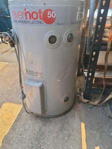 Electric hot water tank