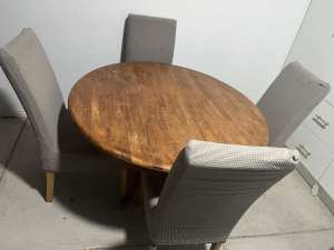 Can deliver - Dining table and 4 chairs