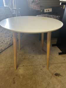 White round dining table