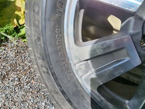 Toyota Tundra/Land cruiser rims and tyres. 