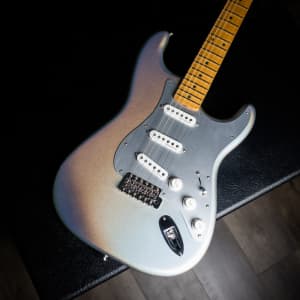 Fender Stratocaster H.E.R Chrome Glow Mint Condition 
