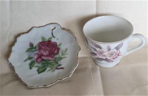 VINTAGE SUPERIOR LEAF SHAPED PLATE AND A  SMALL TEACUP